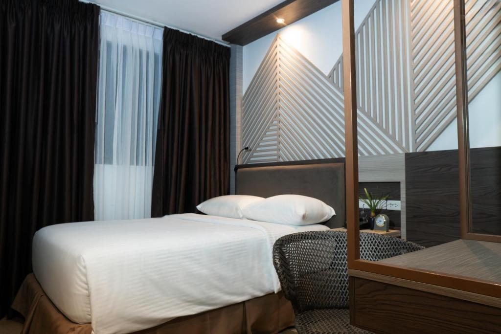 Postel nebo postele na pokoji v ubytování Adelina Hotel and Suites