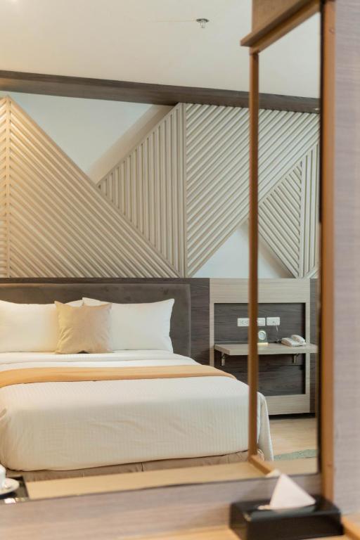 Postel nebo postele na pokoji v ubytování Adelina Hotel and Suites
