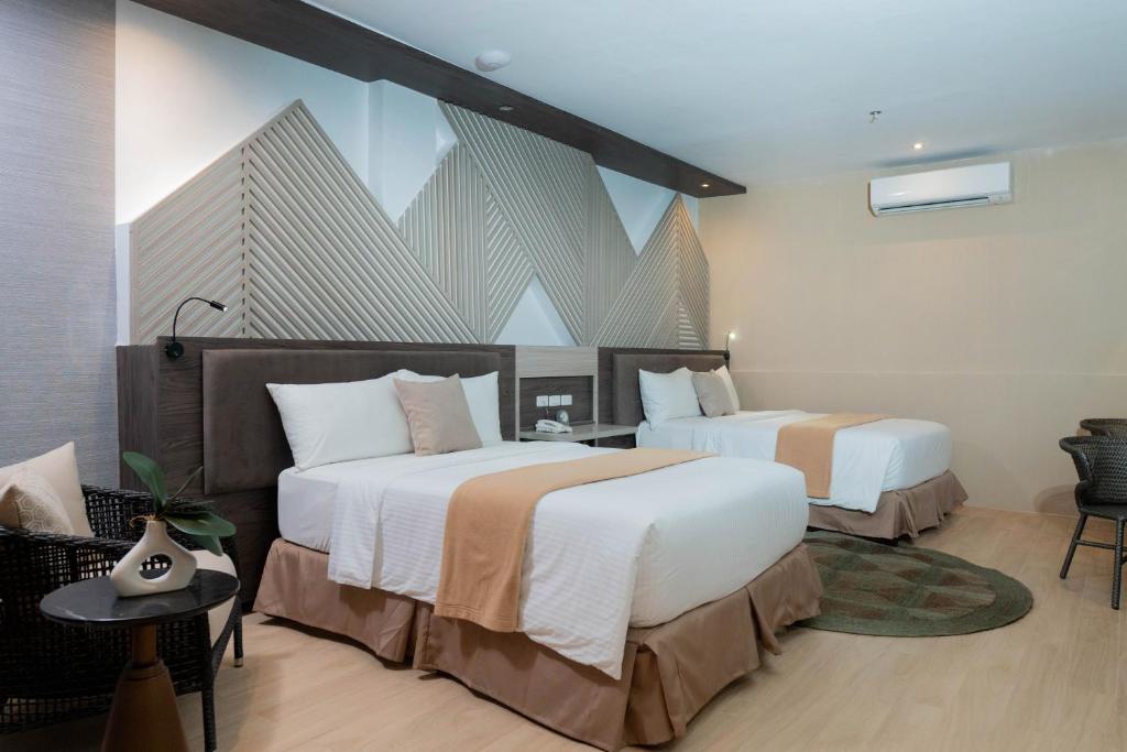 Postel nebo postele na pokoji v ubytování Adelina Hotel and Suites