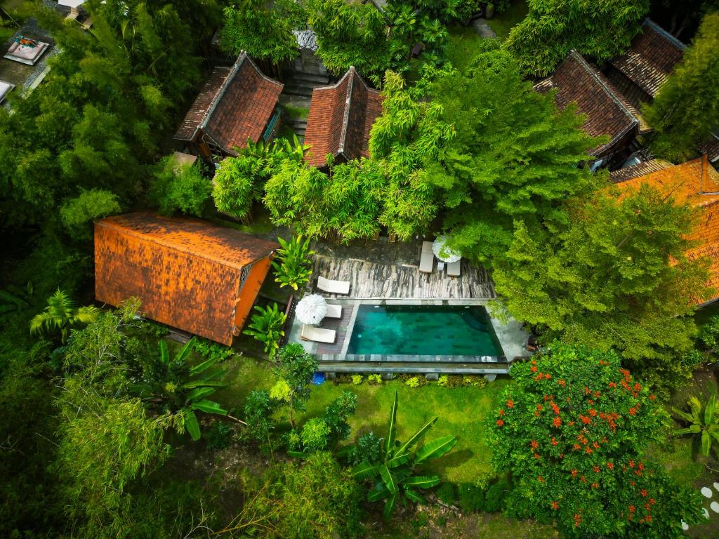 an overhead view of a house with a swimming pool at Ubuntu Bali Eco Yoga Retreat - CANGGU in Canggu