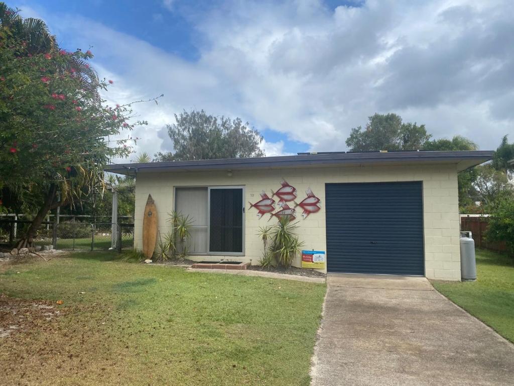 a small house with a garage at The Red Piranha Rainbow Beach in Rainbow Beach