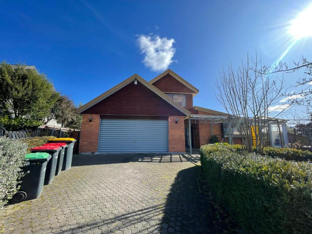 House close 2 airport, Christchurch (updated prices 2024)