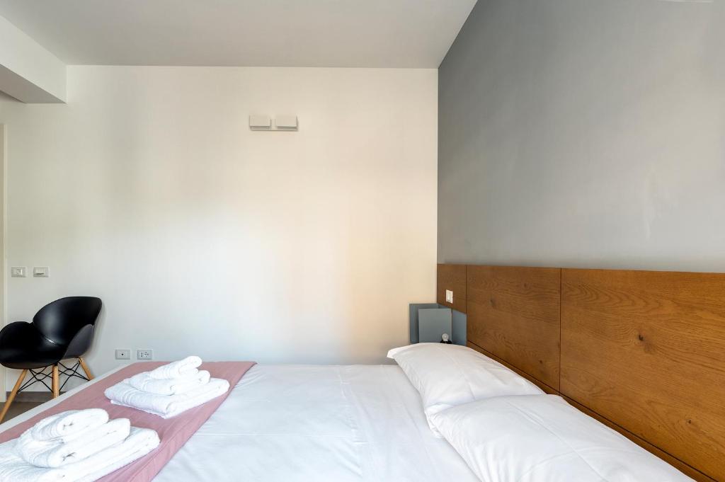 Postel nebo postele na pokoji v ubytování Serafini Rooms