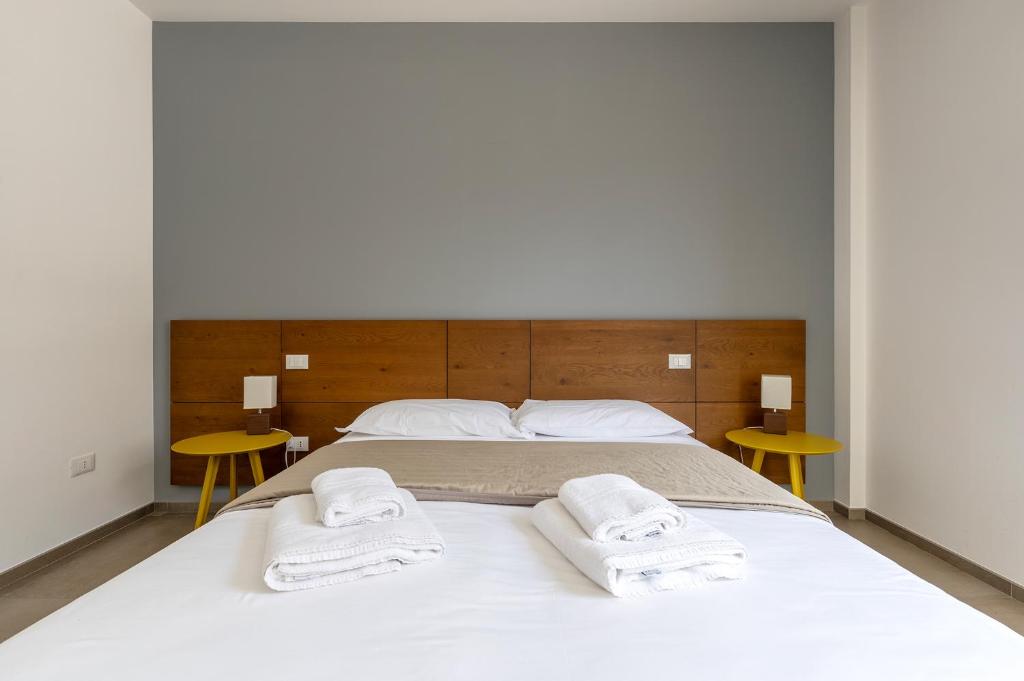 Postel nebo postele na pokoji v ubytování Serafini Rooms
