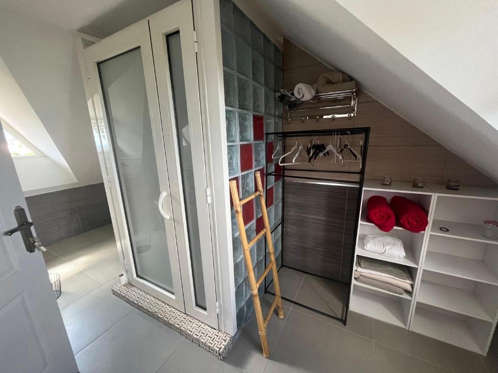 Kuchyň nebo kuchyňský kout v ubytování Villa Nirvana