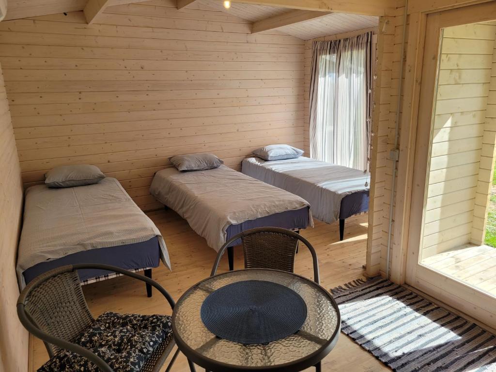 Postel nebo postele na pokoji v ubytování Veldemani suvemajakesed
