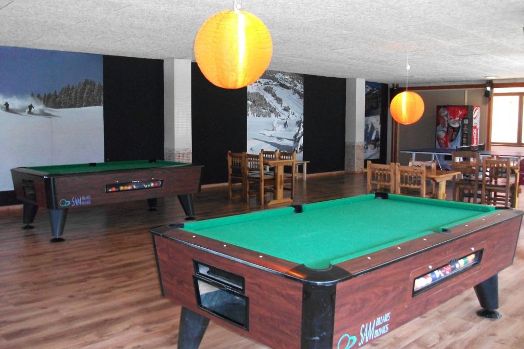 Biliár nebo kulečník v ubytování Hotel Avet