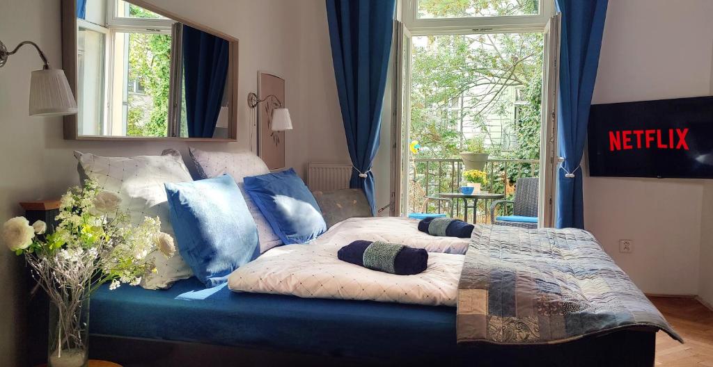 Triple King Size Balcony Suite - Two-Bedroom Apartment