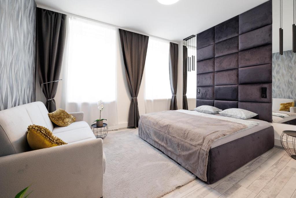 a bedroom with a bed and a couch at #16 Relax Apartment Prater/Messe in Vienna