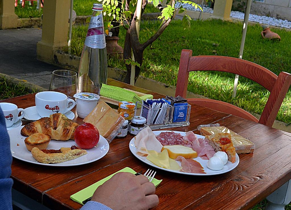 Jedlo v ubytovaní bed & breakfast alebo blízkom okolí