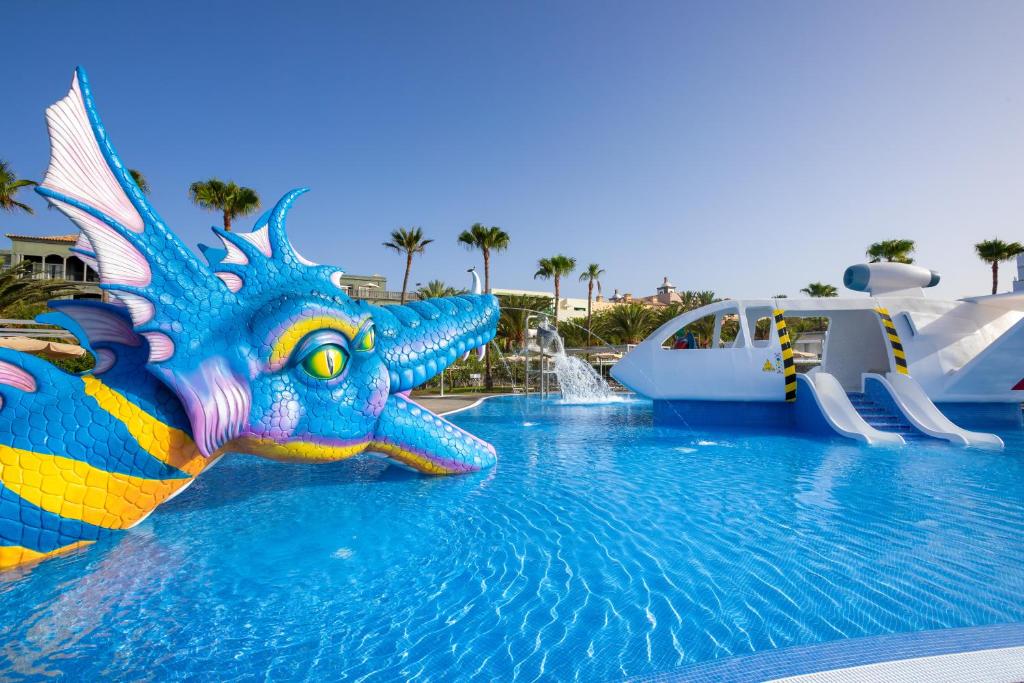 Bazén v ubytování Hotel Riu Gran Canaria - All Inclusive nebo v jeho okolí