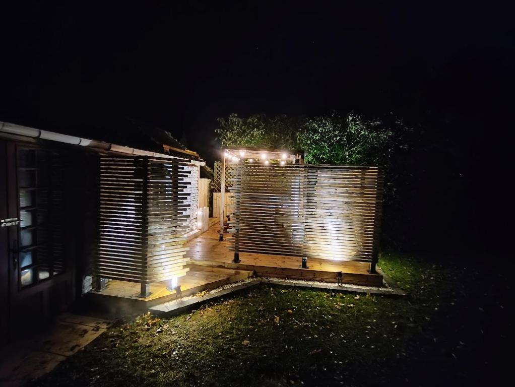 Fotografia z galérie ubytovania Gîte 4 personnes avec piscine et bain nordique proche des plages du débarquement v destinácii Le Manoir