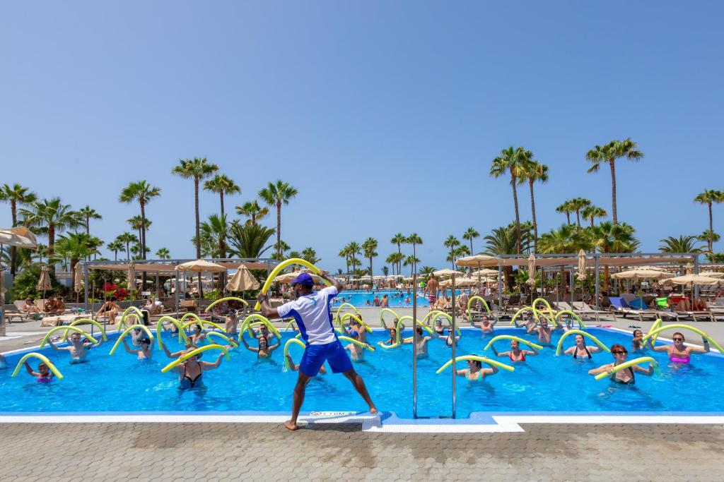 Bazén v ubytování Hotel Riu Gran Canaria - All Inclusive nebo v jeho okolí