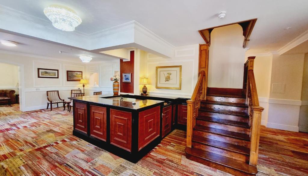 a lobby with an island in the middle of a room at Royal Swan, Ashley Manor - Bed and Breakfast in Shedfield