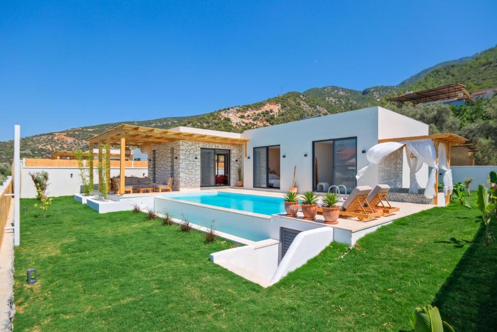 a villa with a swimming pool and a house at Casa Di Sabbia 1 in Fethiye