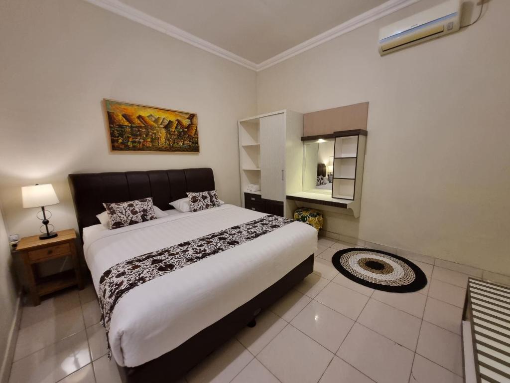A bed or beds in a room at Omah Nayan