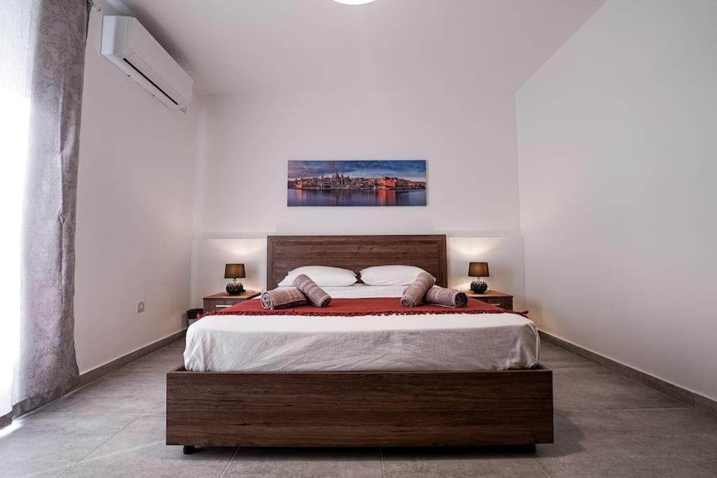מיטה או מיטות בחדר ב-Lovely apartment by the sea. MF1