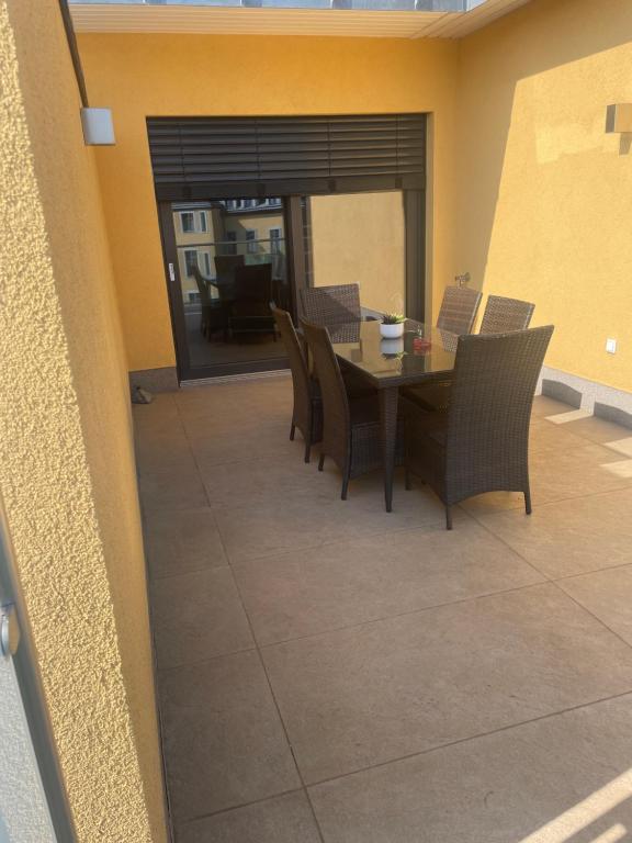 Luxury/Urban Penthouse - 4