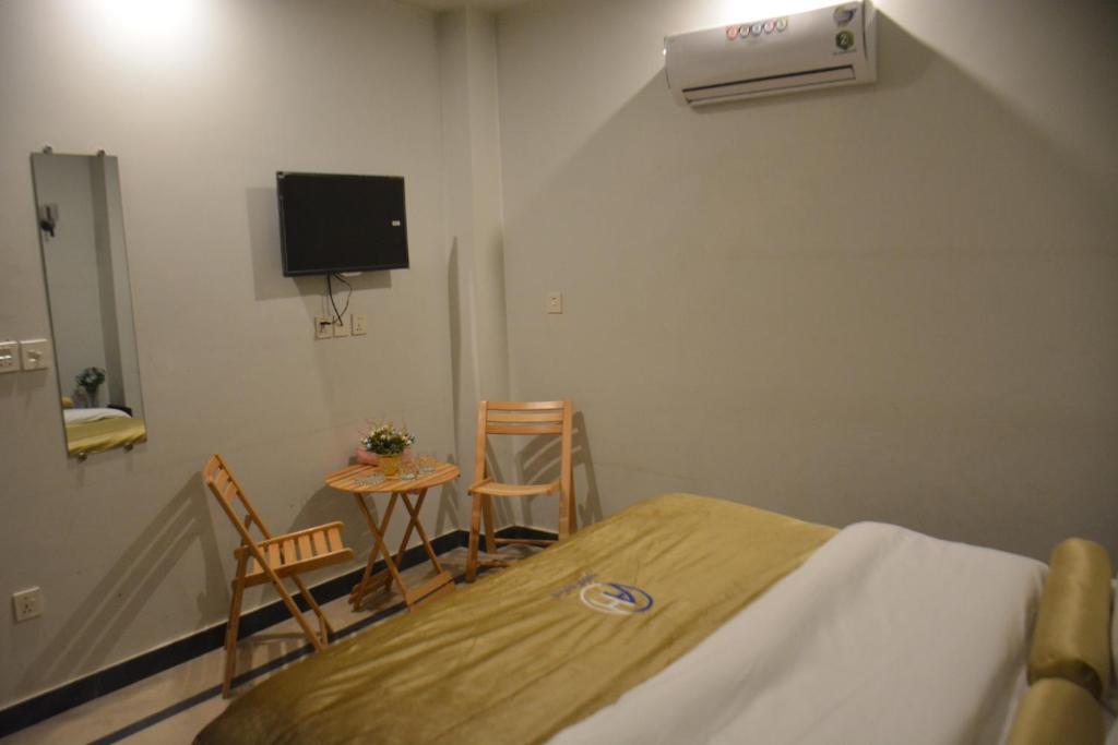 TV a/nebo společenská místnost v ubytování Abeer Hotel by LMC