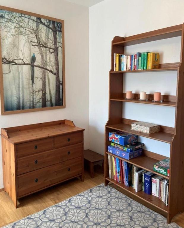 De bibliotheek in het appartement