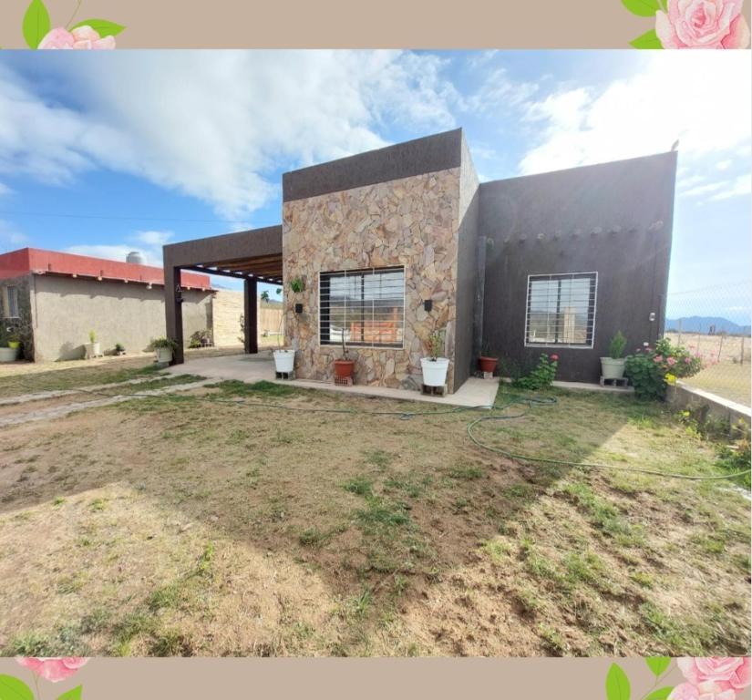 a house with a large yard in front of it at Villa Emoción in Chilecito