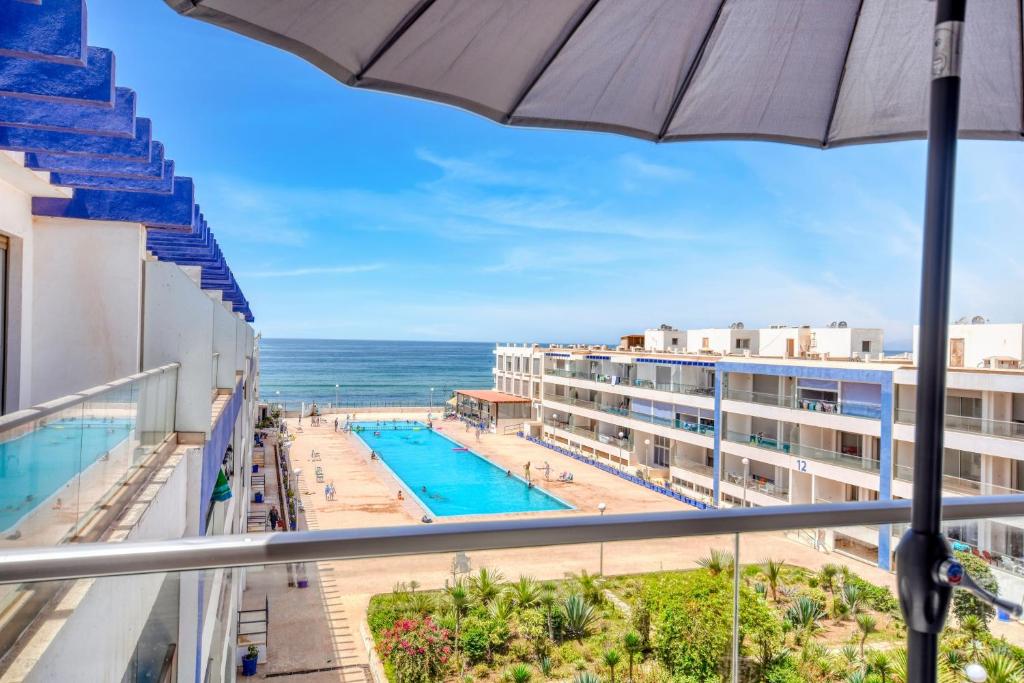 Bazén v ubytování Ayour Beach Suite nebo v jeho okolí