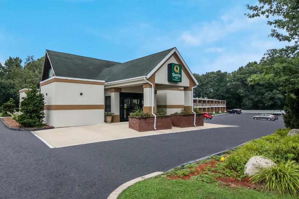 Quality Inn Westfield - Springfield - Housity