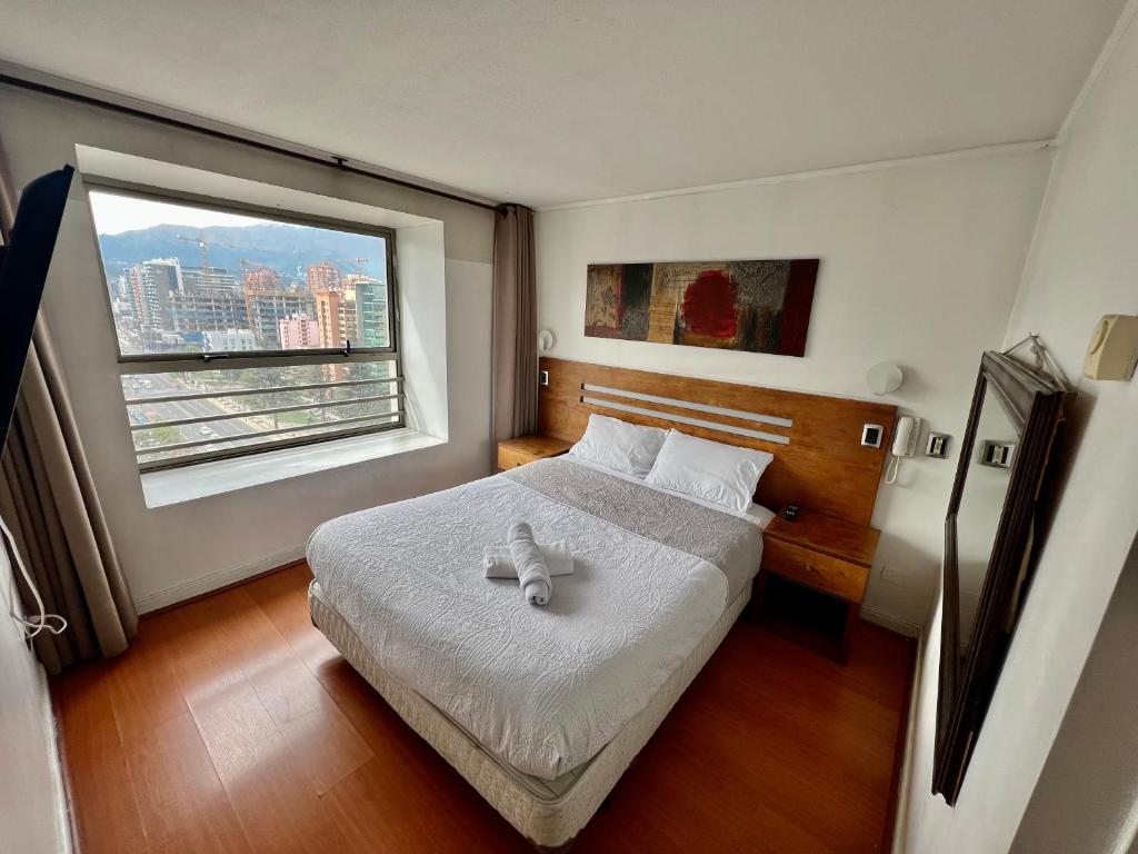 a bedroom with a bed and a large window at Gran Terraza con Vista Apoquindo, Apartamento para 4 Personas, Las Condes in Santiago