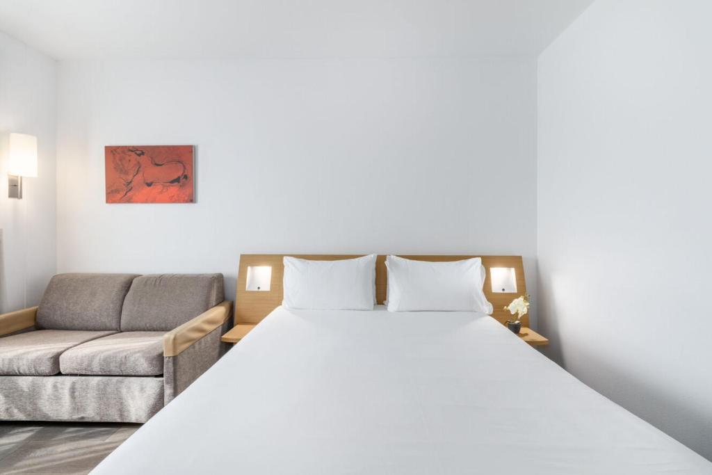 
Two Connecting Double Rooms
