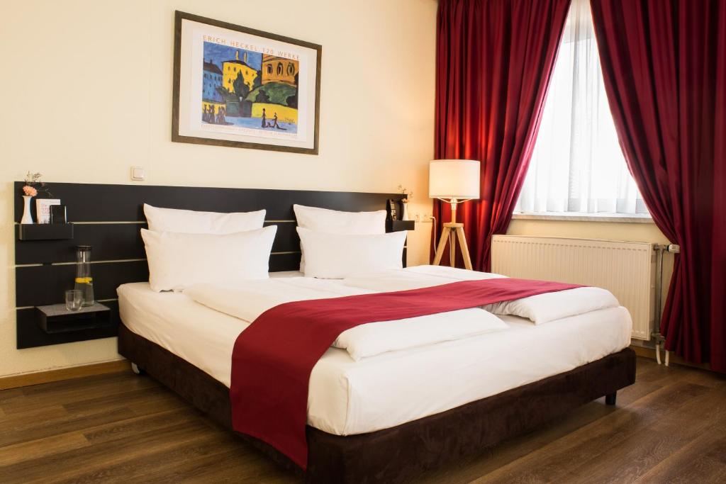 Postel nebo postele na pokoji v ubytování Mühlenhotel Halle-Leipzig