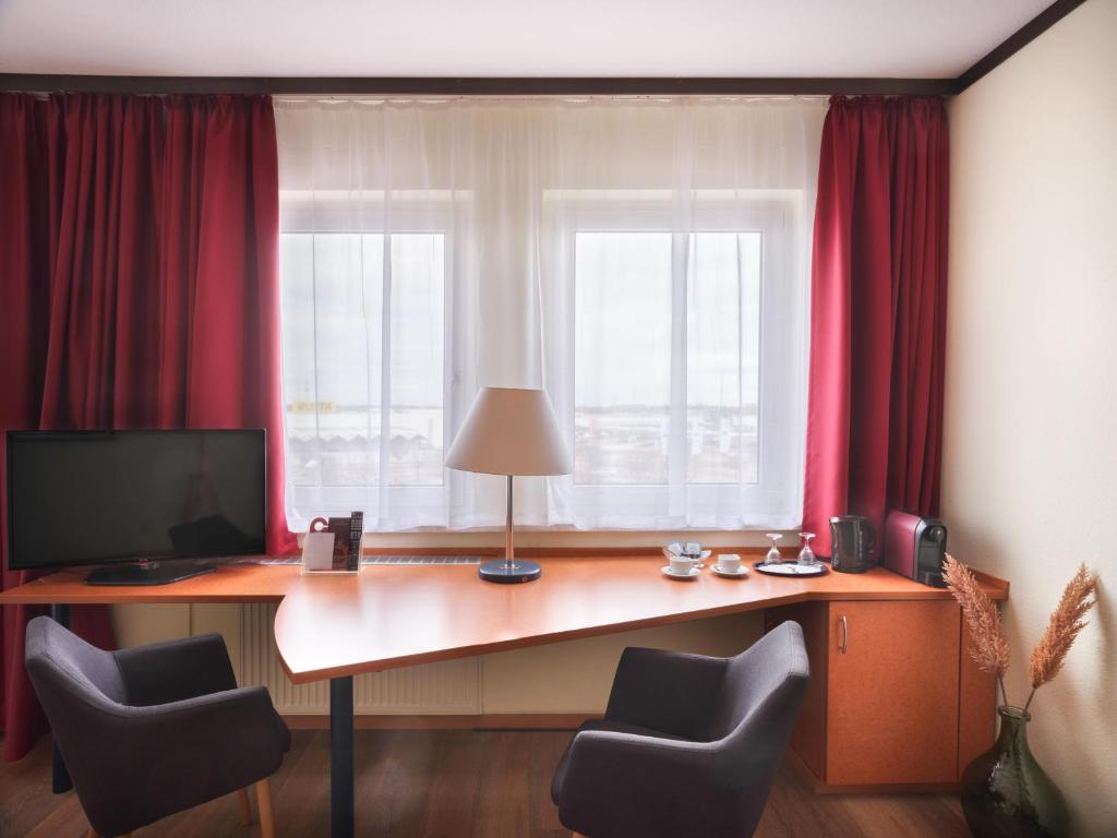TV a/nebo společenská místnost v ubytování Mühlenhotel Halle-Leipzig