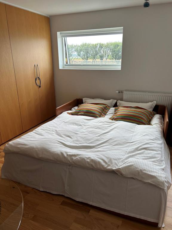 Postel nebo postele na pokoji v ubytování SK52 by the Sea, Unique spacious luxury, HG-17071