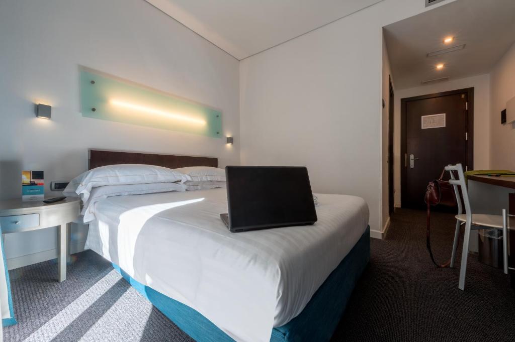 Postel nebo postele na pokoji v ubytování Mercure Palermo Centro