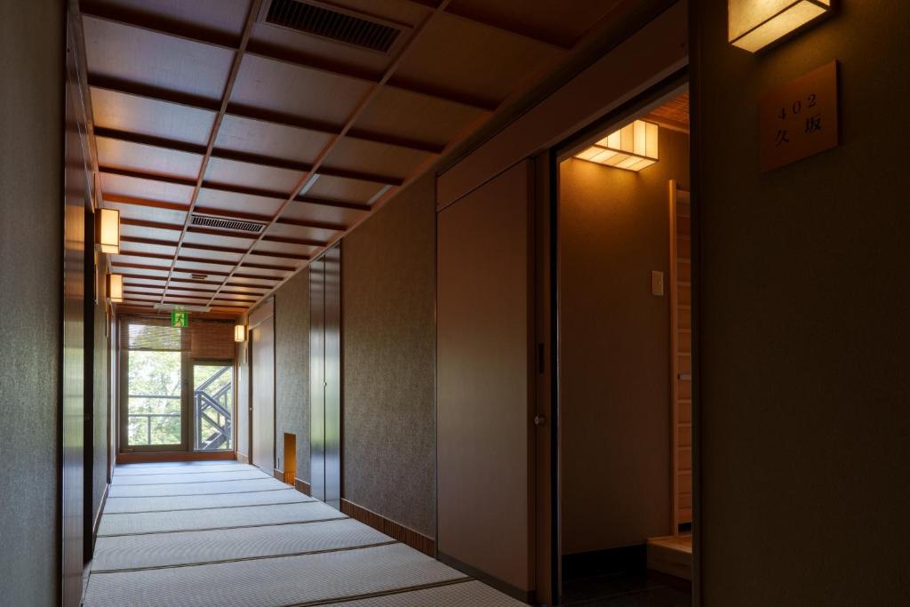 Postel nebo postele na pokoji v ubytování Matsudaya Hotel