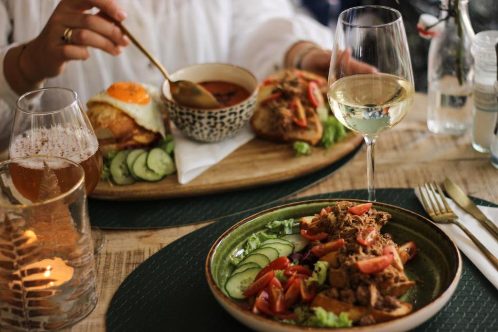 Eten bij of ergens in de buurt van het aparthotel

