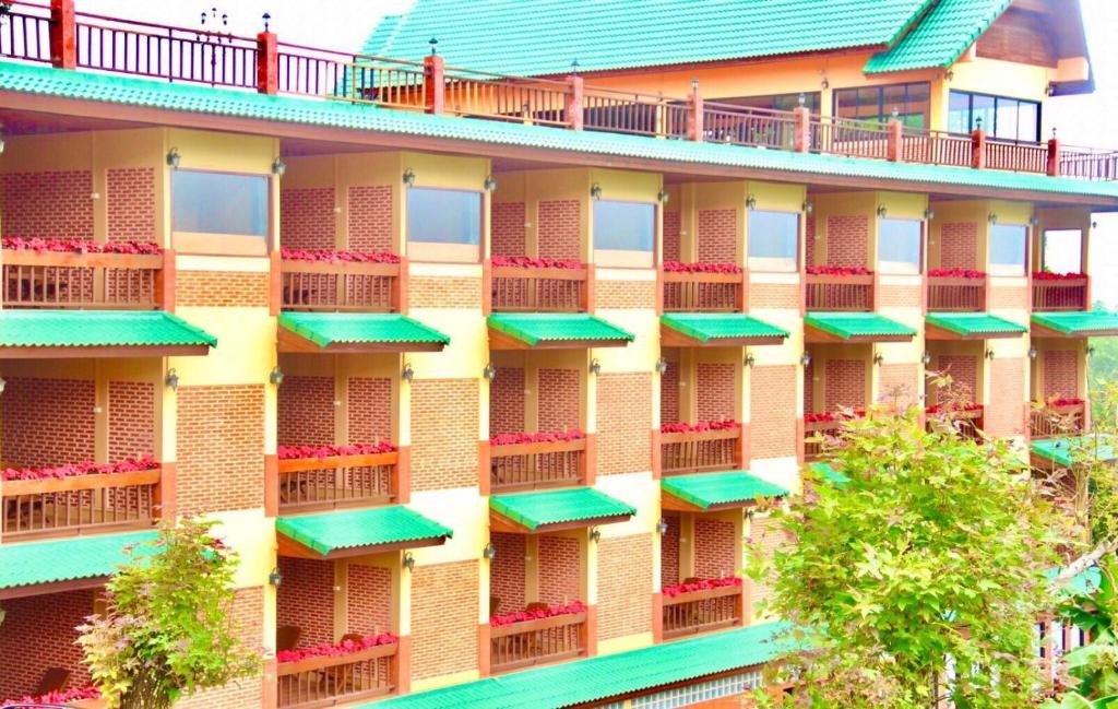 Balkón nebo terasa v ubytování ดอยหมอกดอกไม้รีสอร์ท DoiMok DokMai Resort