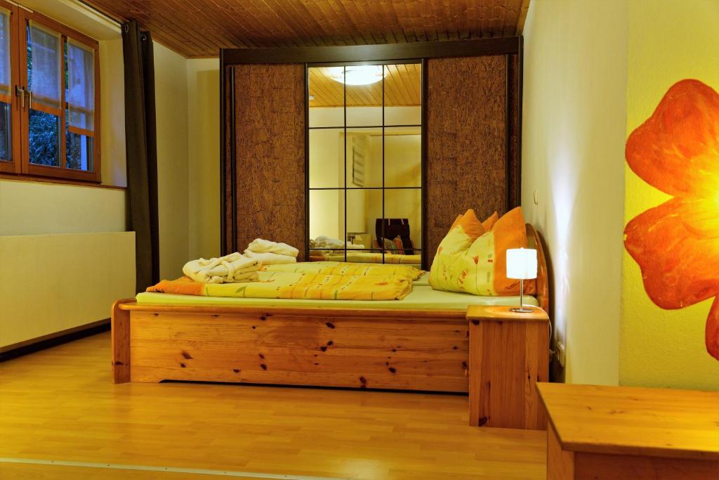 Postel nebo postele na pokoji v ubytování Ferienwohnung Peuker