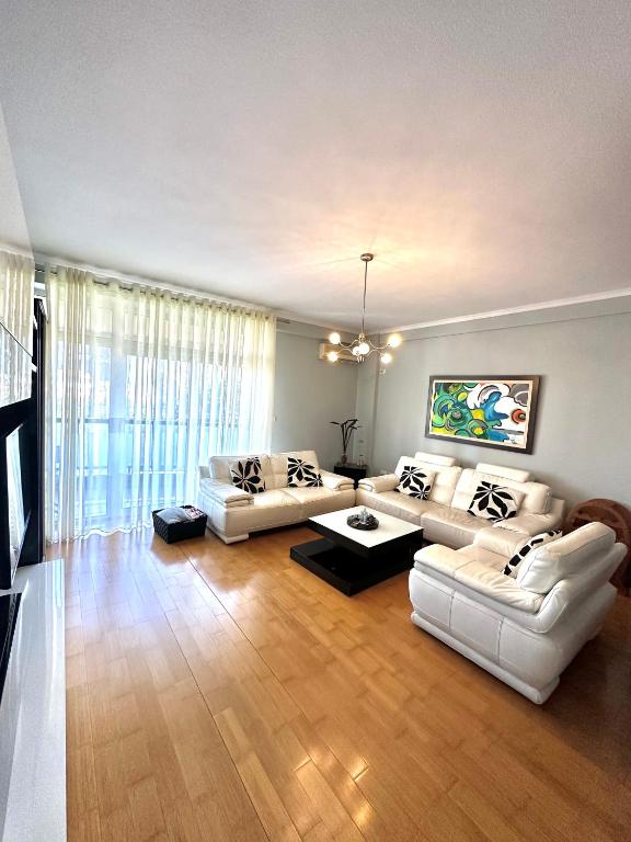 Central Inn Home Tirana - Image 9