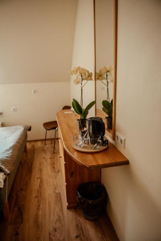Postel nebo postele na pokoji v ubytování Edgari Guesthouse