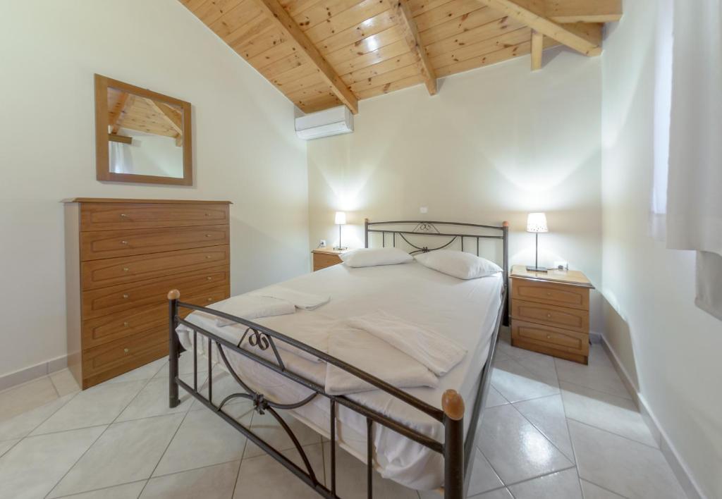 Cama ou camas em um quarto em Corali Beach