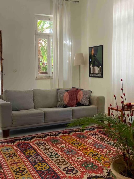 Posezení v ubytování Home in Jerusalem