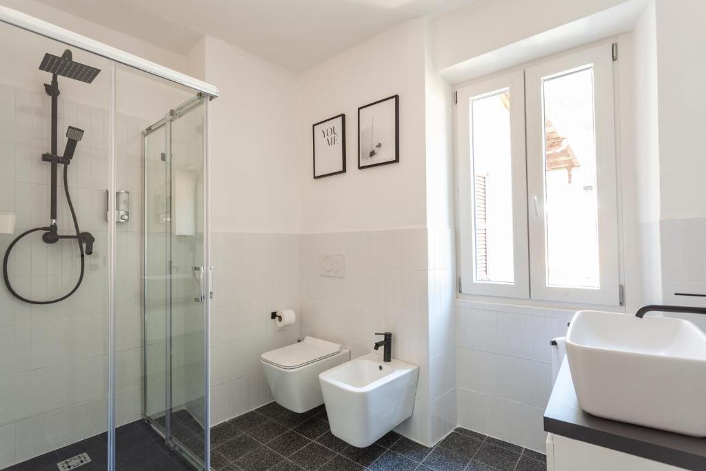 A bathroom at Una finestra sul lago