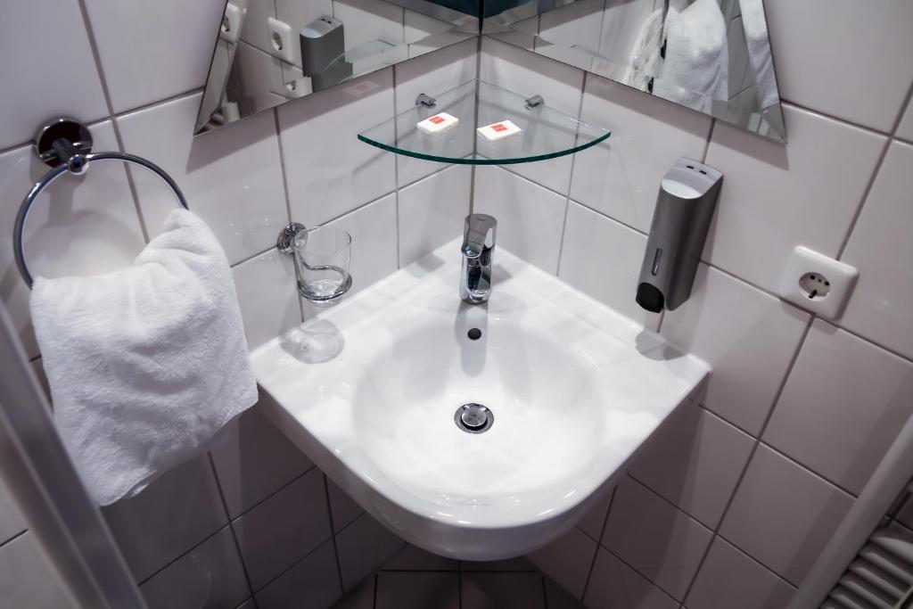 Hotel Alpha - Resim 22