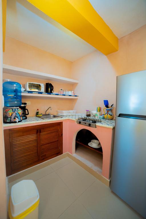 Kuchyň nebo kuchyňský kout v ubytování Hotel Flamingos Inn
