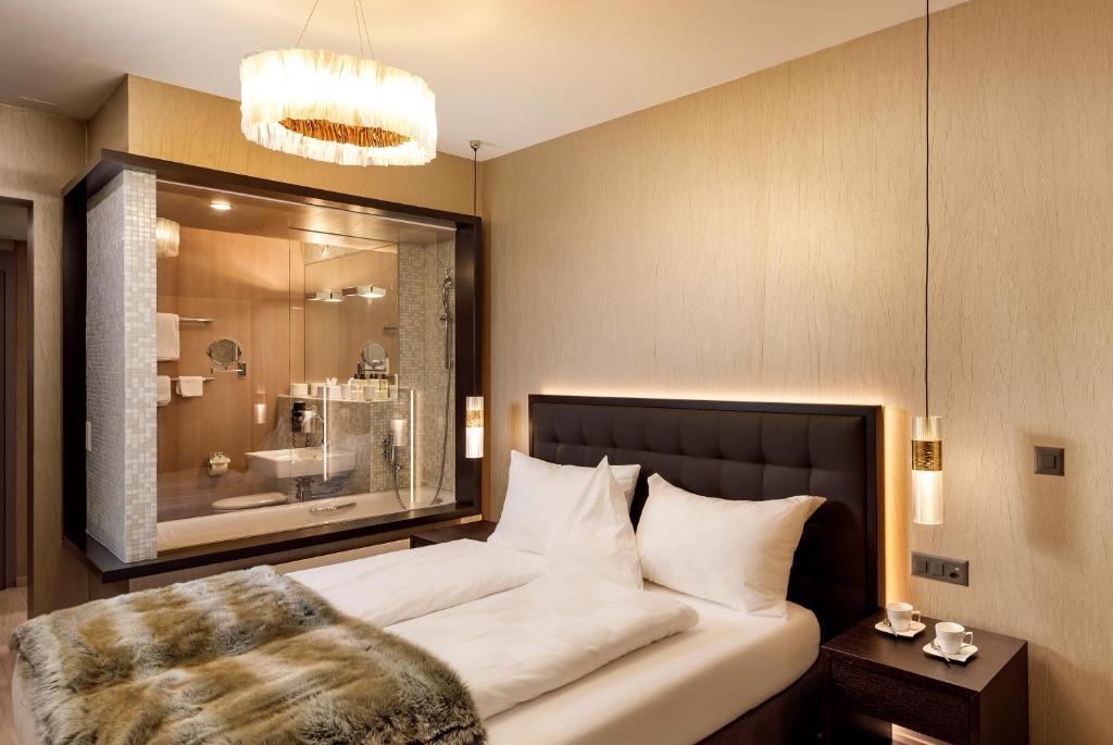Postel nebo postele na pokoji v ubytování Märchenhotel