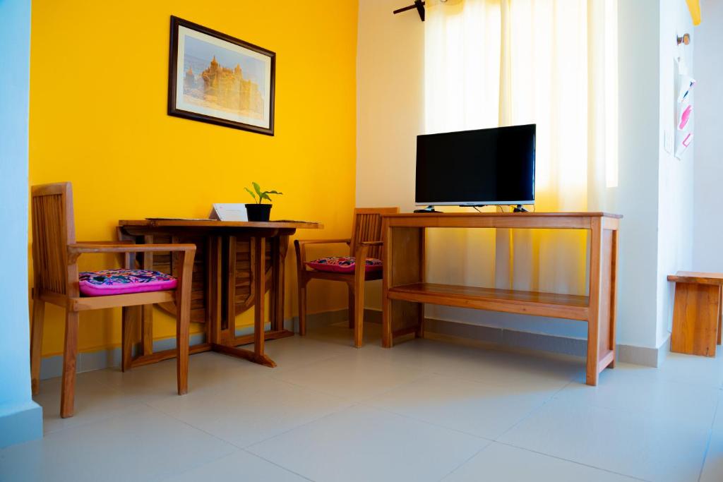 TV a/nebo společenská místnost v ubytování Hotel Flamingos Inn