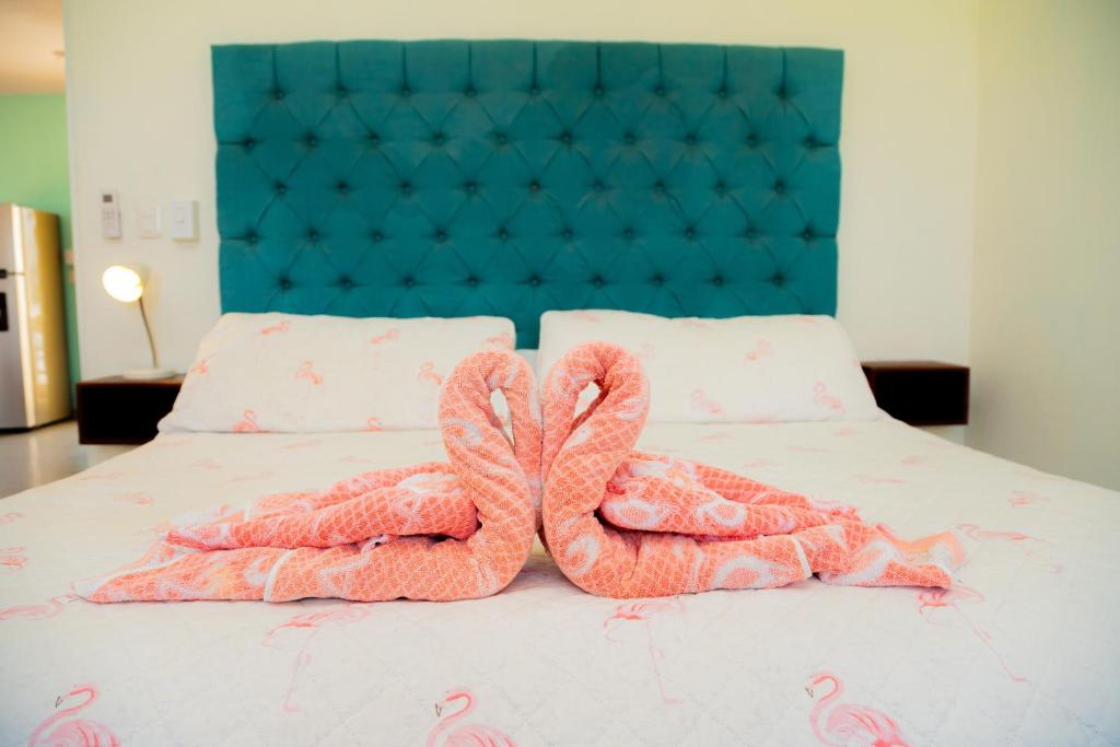 Postel nebo postele na pokoji v ubytování Hotel Flamingos Inn