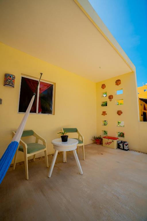 TV a/nebo společenská místnost v ubytování Hotel Flamingos Inn