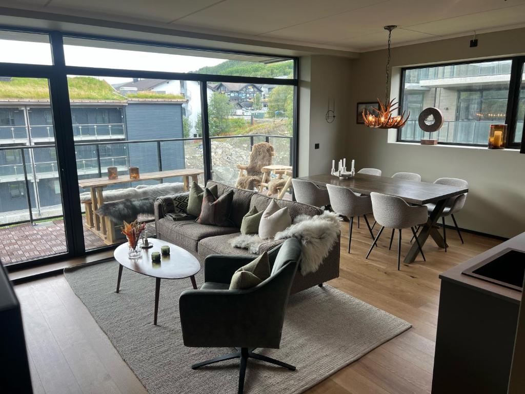 Posezení v ubytování Spacious and modern apartment in the heart of Geilo, perfect year round!