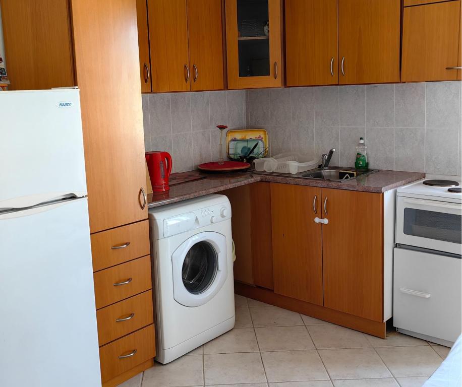 Kuchyň nebo kuchyňský kout v ubytování Irene Apartment